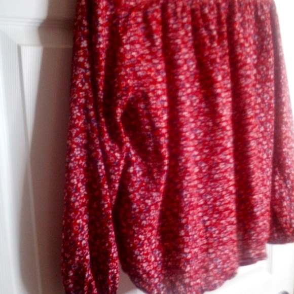 💕 3/$15 Old Navy Hi Low Button down Long Sleeves Shirt Red Print S M - Picture 6 of 6